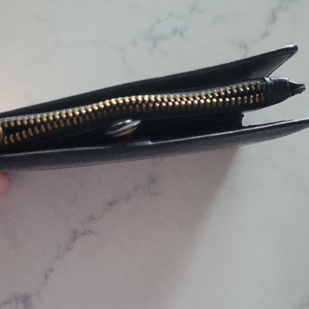 Bentoben Black Leather Wallet with Gold Zipper